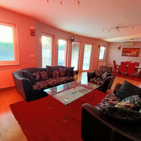 Villa 2 Etagen Mit Grossen Garten Modrica Exterior foto